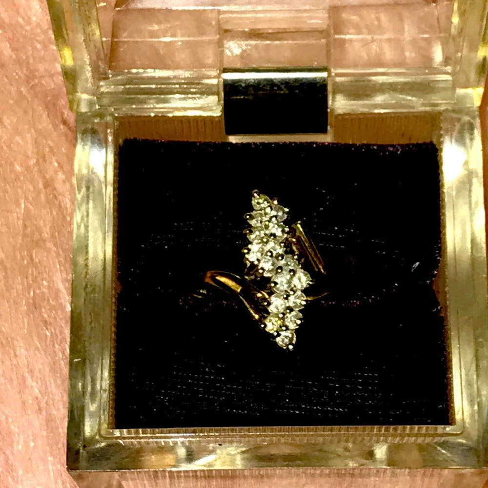14k gold 1ct diamond ring 4.0 g - 14k gold is 4 grams